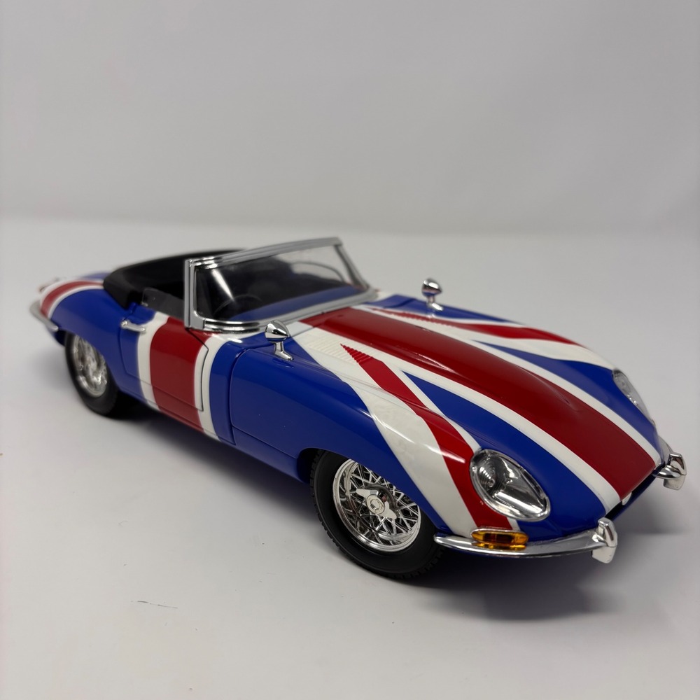 Jaguar E-Type - Austin Powers RC2 1:18 Diecast Model Union Jack Swinger Car
